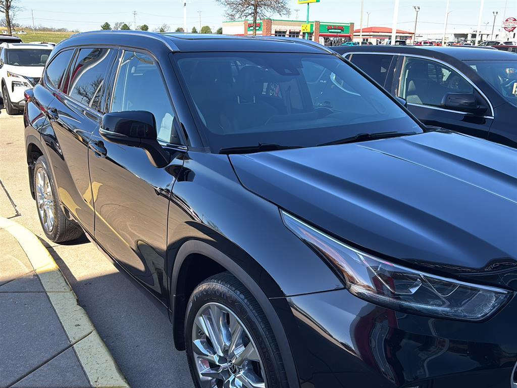 Midnight Black Metallic 2023 Toyota Highlander Limited AWD SUV / Crossover All-Wheel Drive 8-Speed Automatic