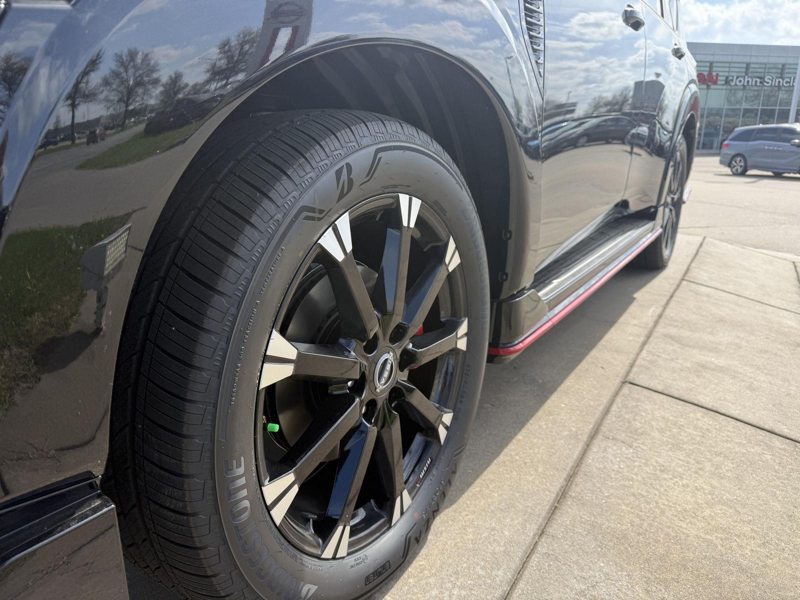 View vehicle photo 4