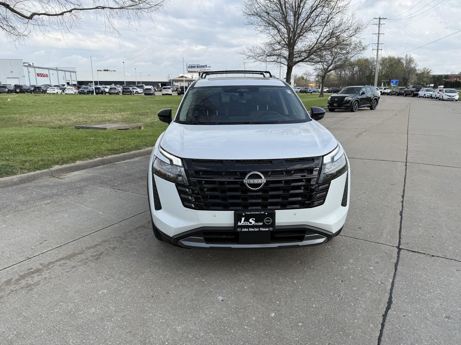 View vehicle photo 4