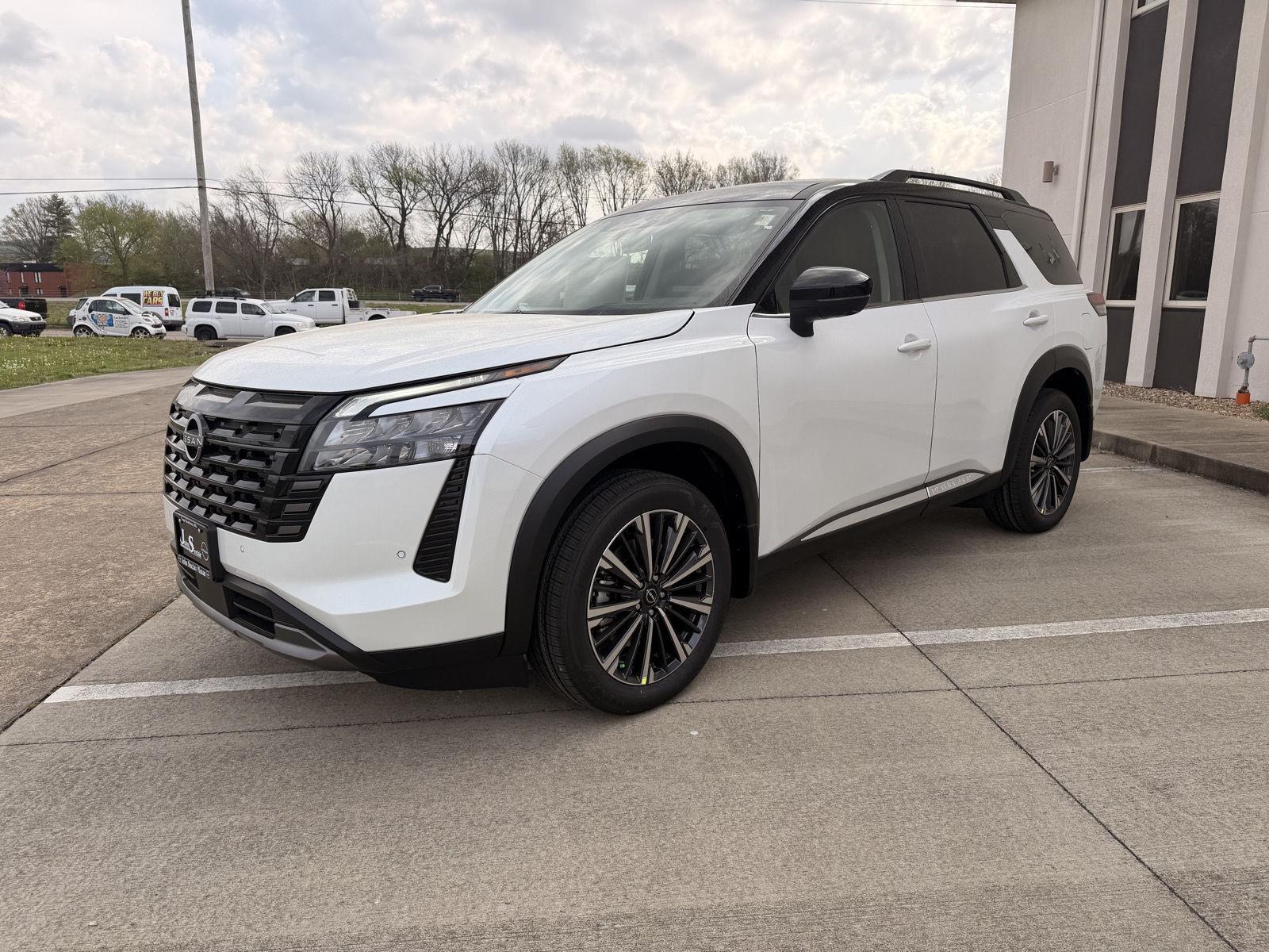 View vehicle photo 3