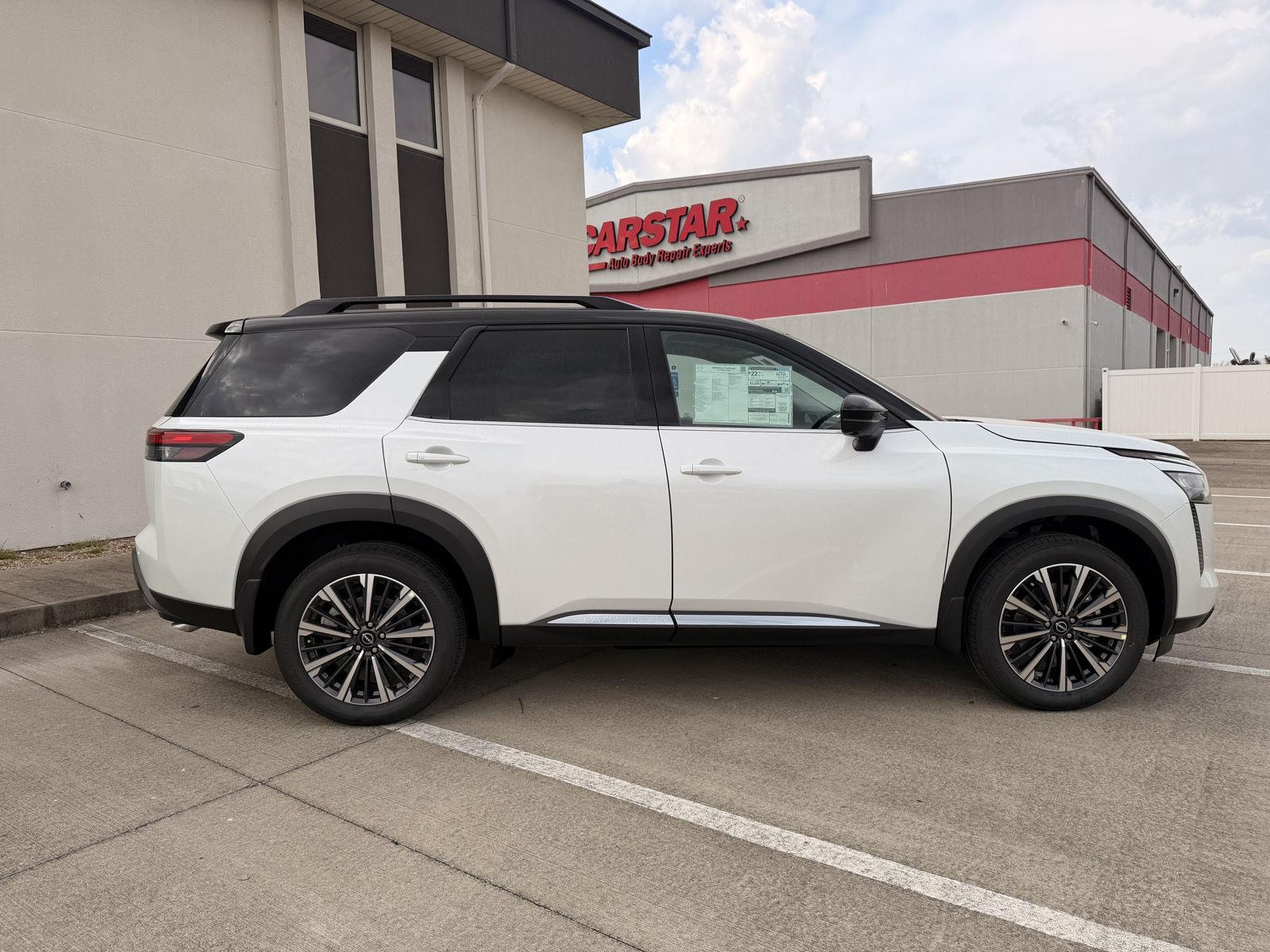 View vehicle photo 7