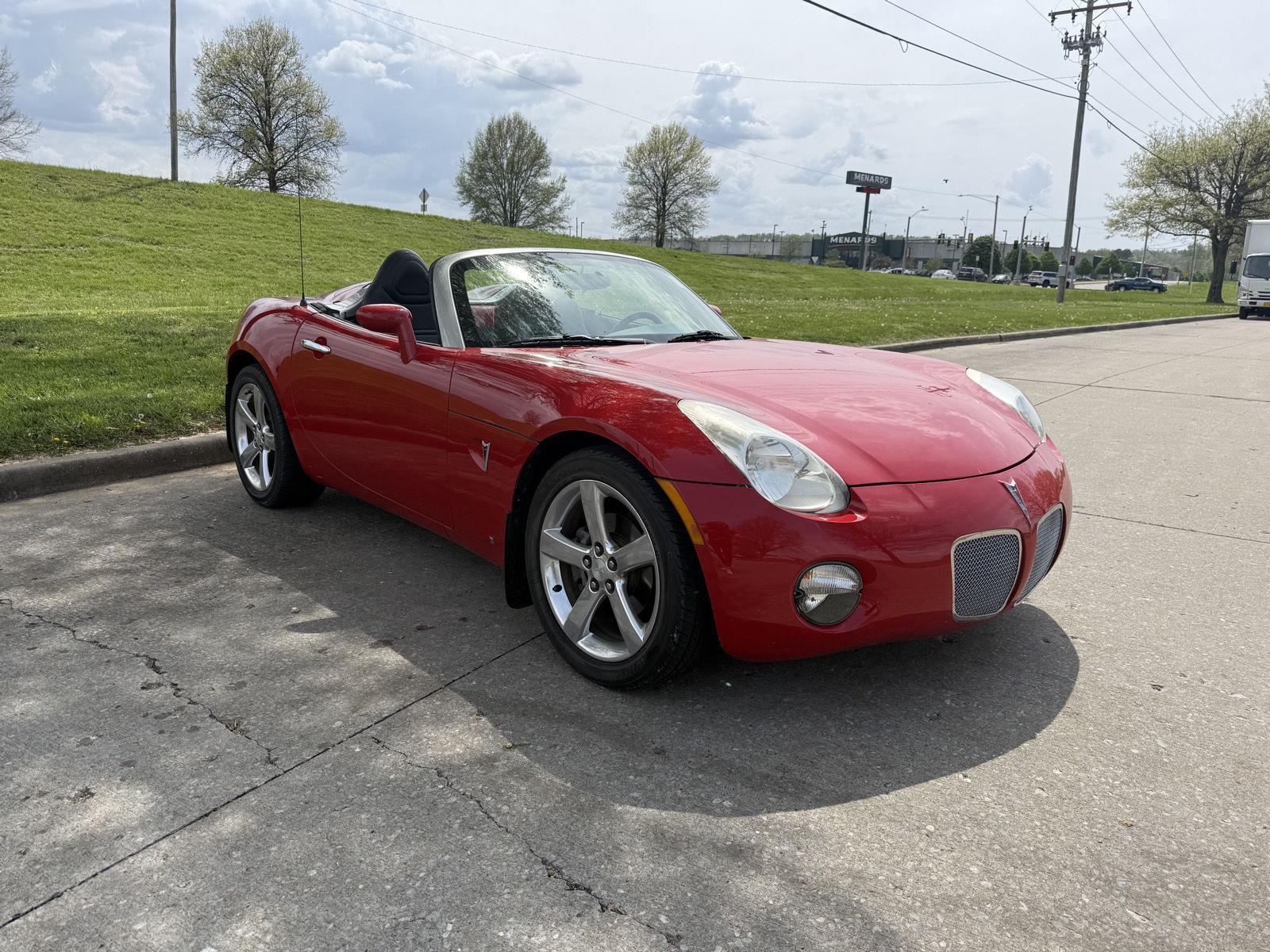 Aggressive Victory Red 2006 Pontiac Solstice Roadster Convertible Rear-Wheel Drive 5-Speed Manual