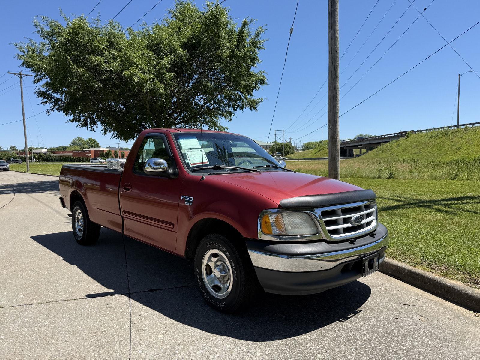 1999 Ford F-150 XLT SB Pickup Truck Rear-Wheel Drive 5-Speed Manual Overdrive
