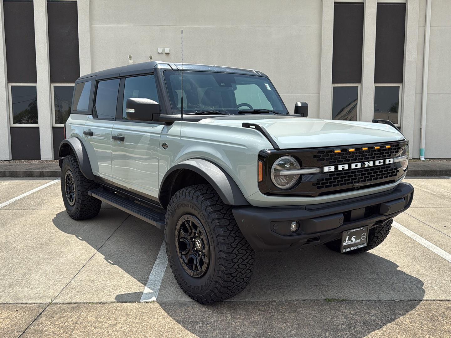 View vehicle photo 7