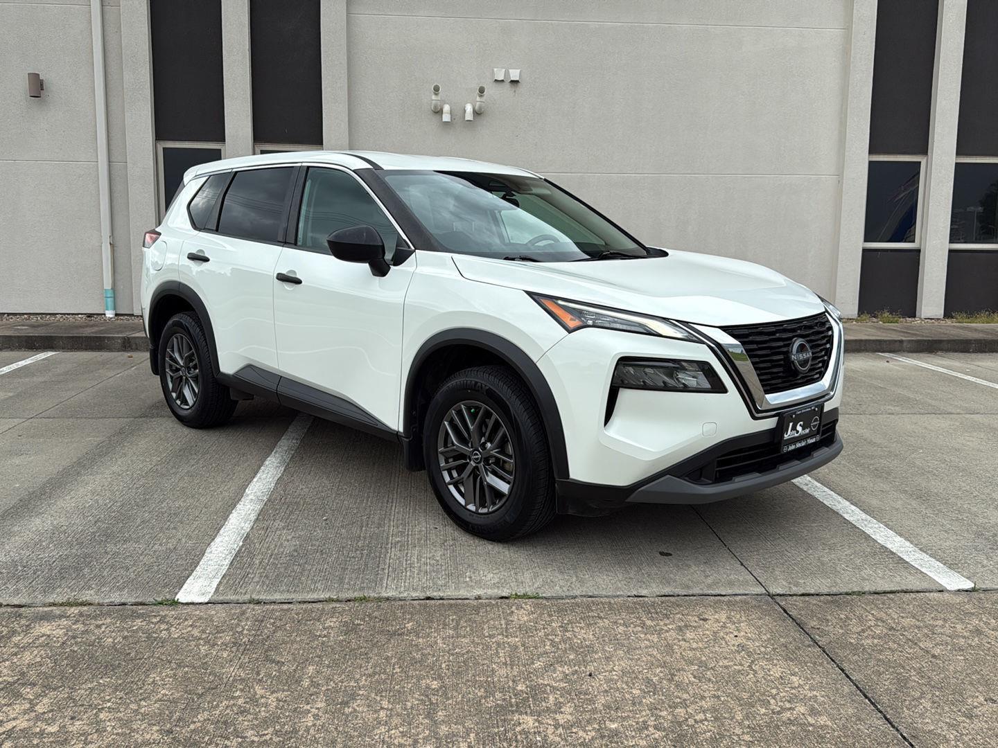 View vehicle photo 2