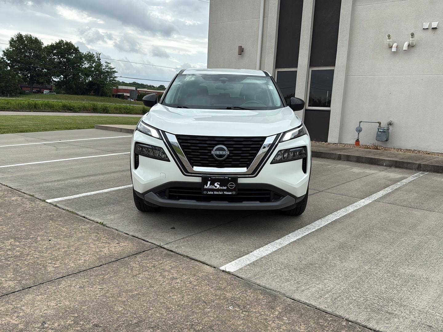 View vehicle photo 3