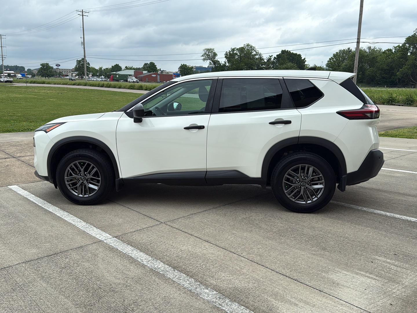 View vehicle photo 5