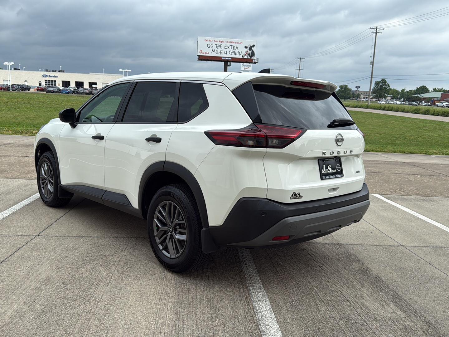 View vehicle photo 6