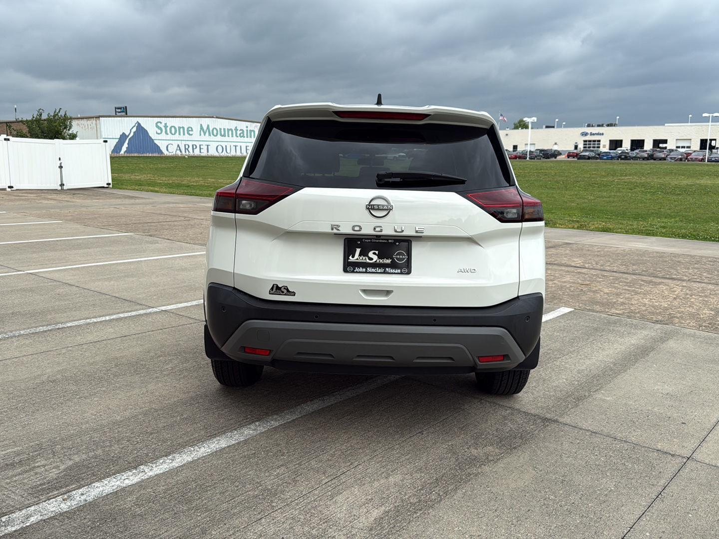 View vehicle photo 7