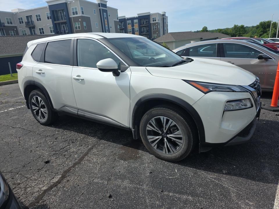 Pearl White Tricoat 2023 Nissan Rogue SV AWD SUV / Crossover All-Wheel Drive Continuously Variable Transmission