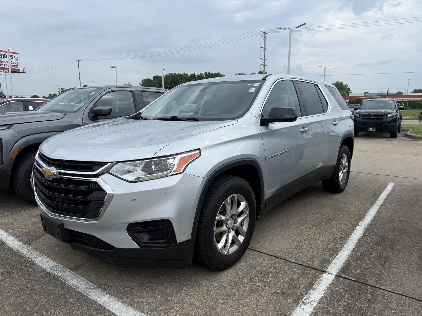 Silver Ice Metallic 2018 Chevrolet Traverse SUV / Crossover Four-Wheel Drive 9-Speed Automatic
