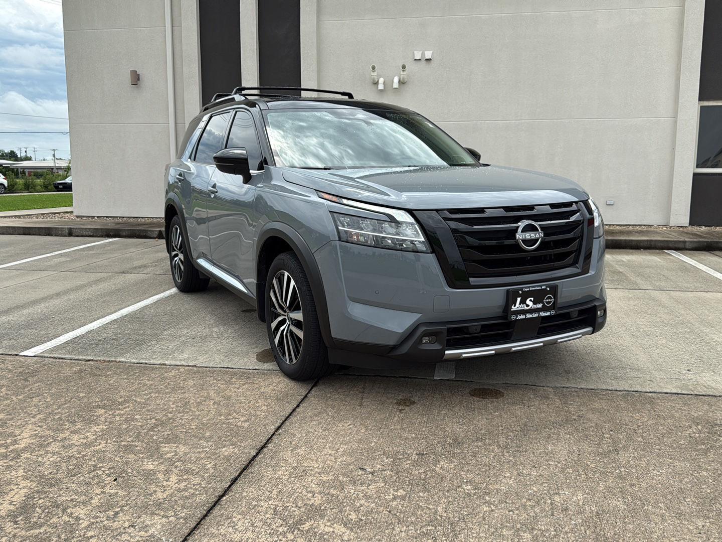 Boulder Gray Pearl/Super Black 2024 Nissan Pathfinder SUV / Crossover All-Wheel Drive Automatic