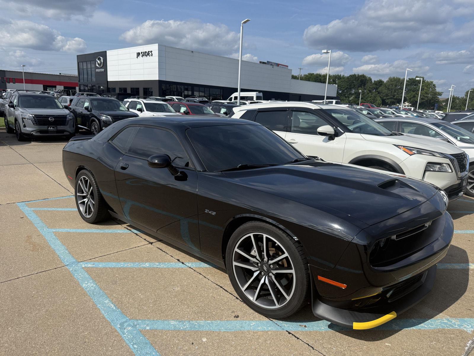 Pitch Black Clearcoat 2023 Dodge Challenger Coupe Rear-Wheel Drive 6-Speed Manual