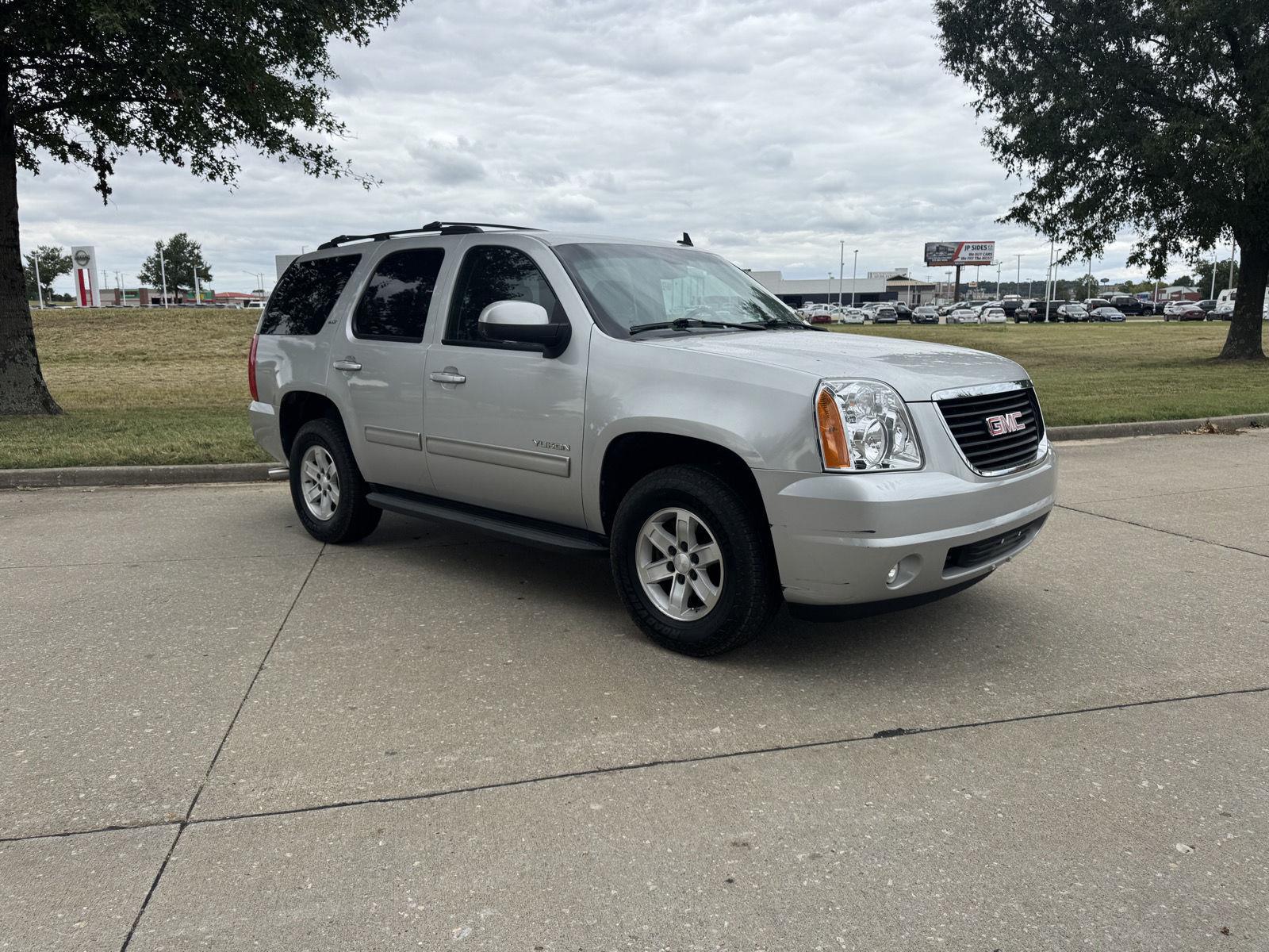 Pure Silver Metallic 2010 GMC Yukon SUV / Crossover 4X2 6-Speed Automatic