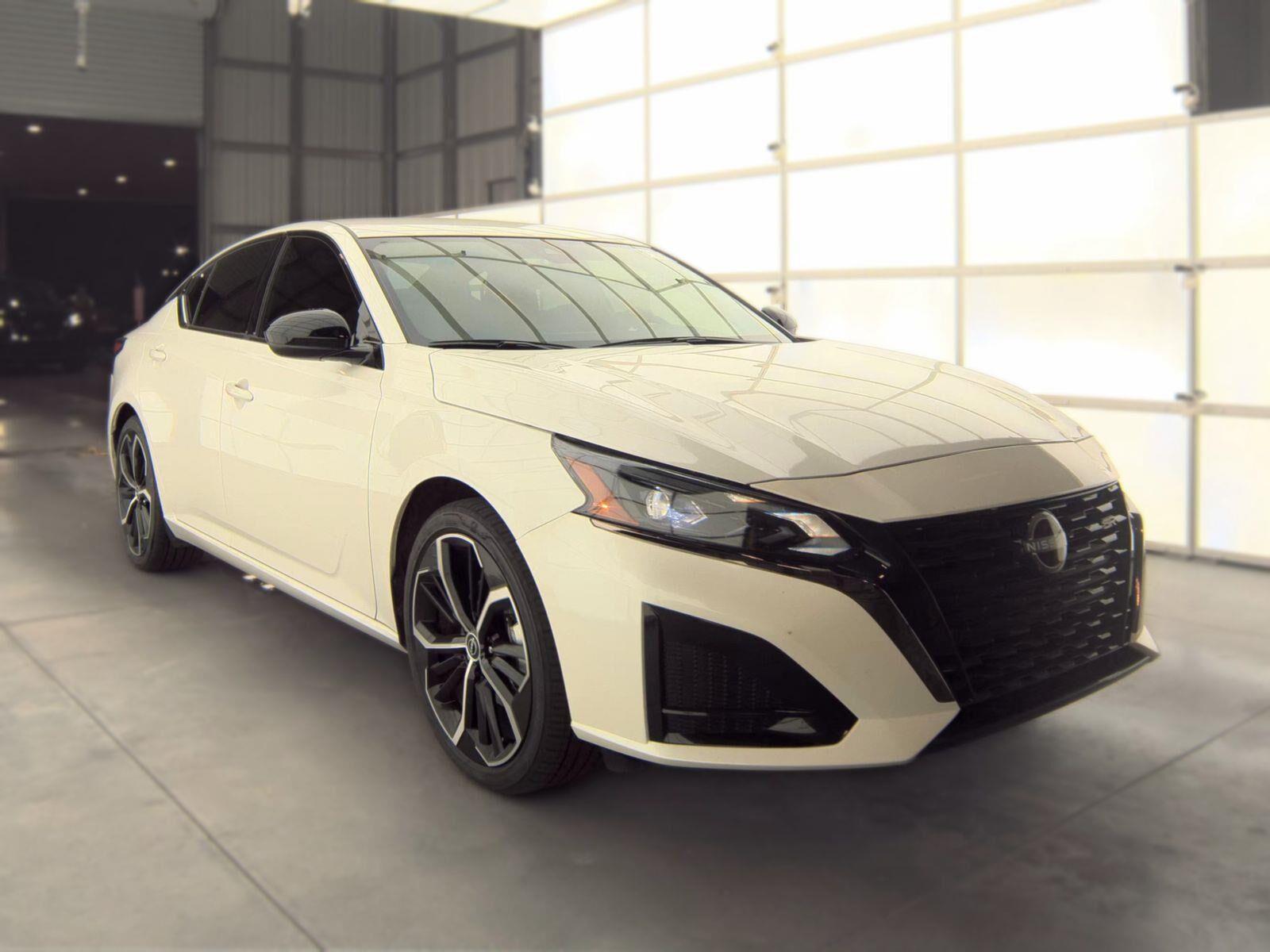 Pearl White Tricoat 2025 Nissan Altima Sedan Front-Wheel Drive Continuously Variable Transmission