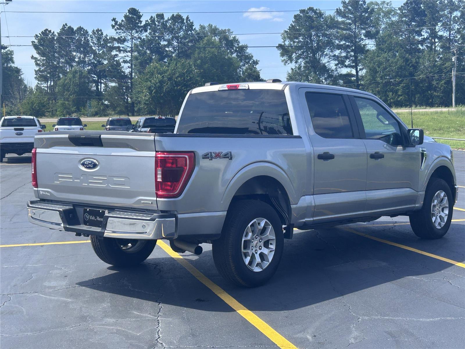 View vehicle photo 7
