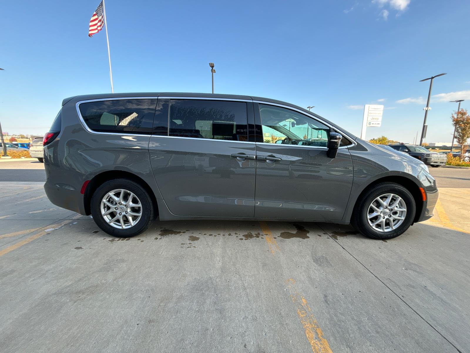 2024 Chrysler Pacifica Touring L 4