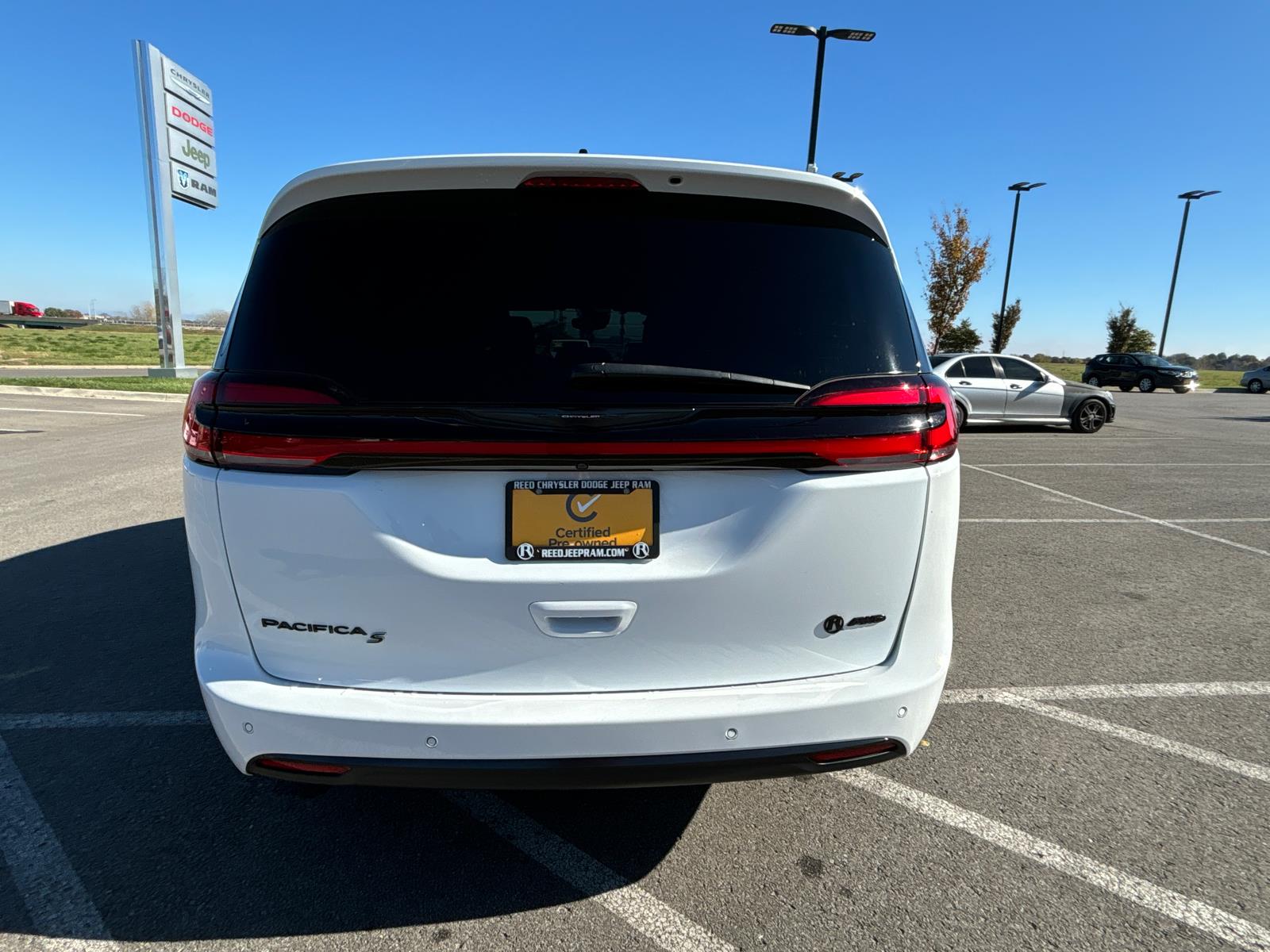 2023 Chrysler Pacifica Touring L 3