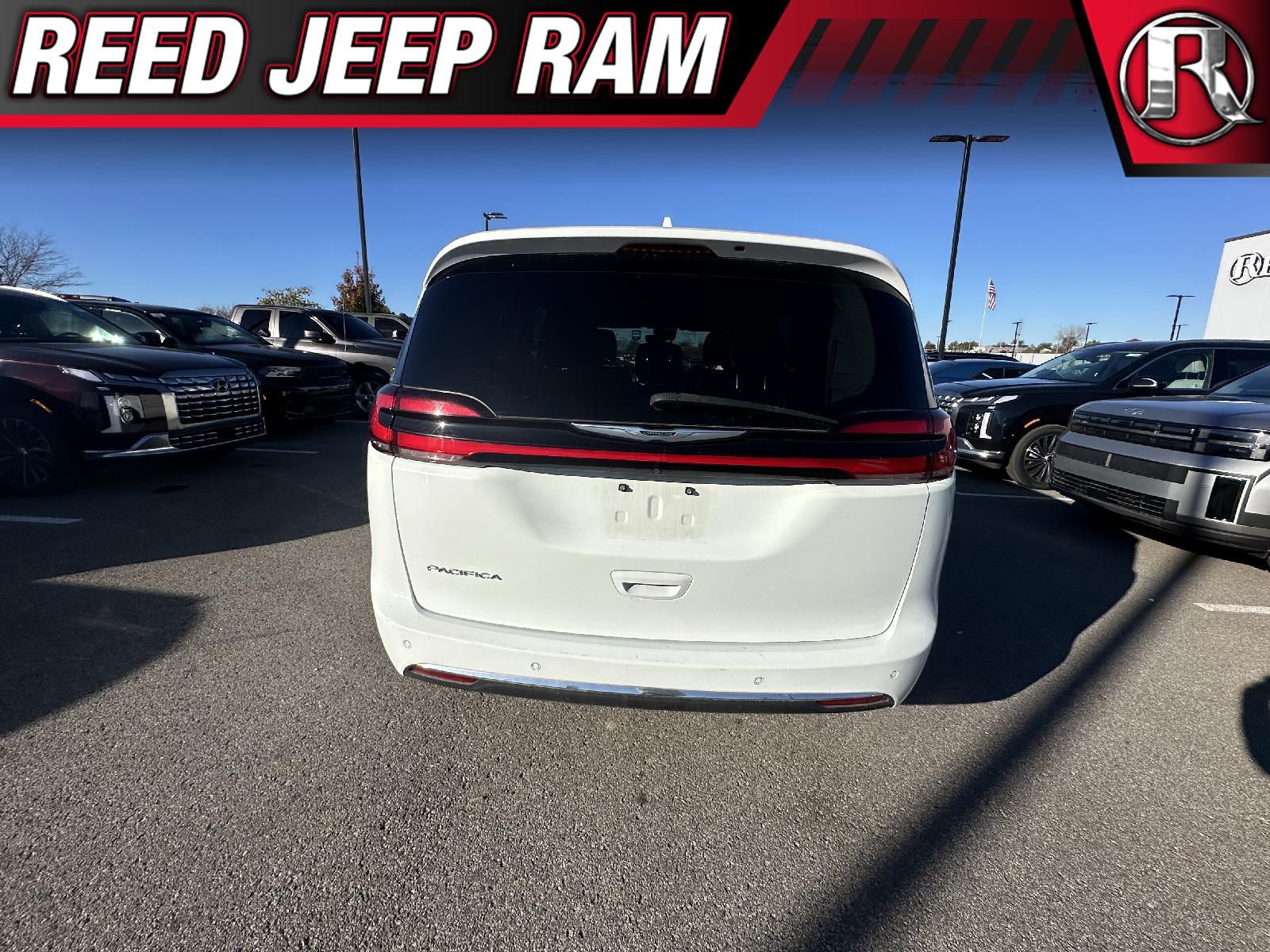 2022 Chrysler Pacifica Touring L 4