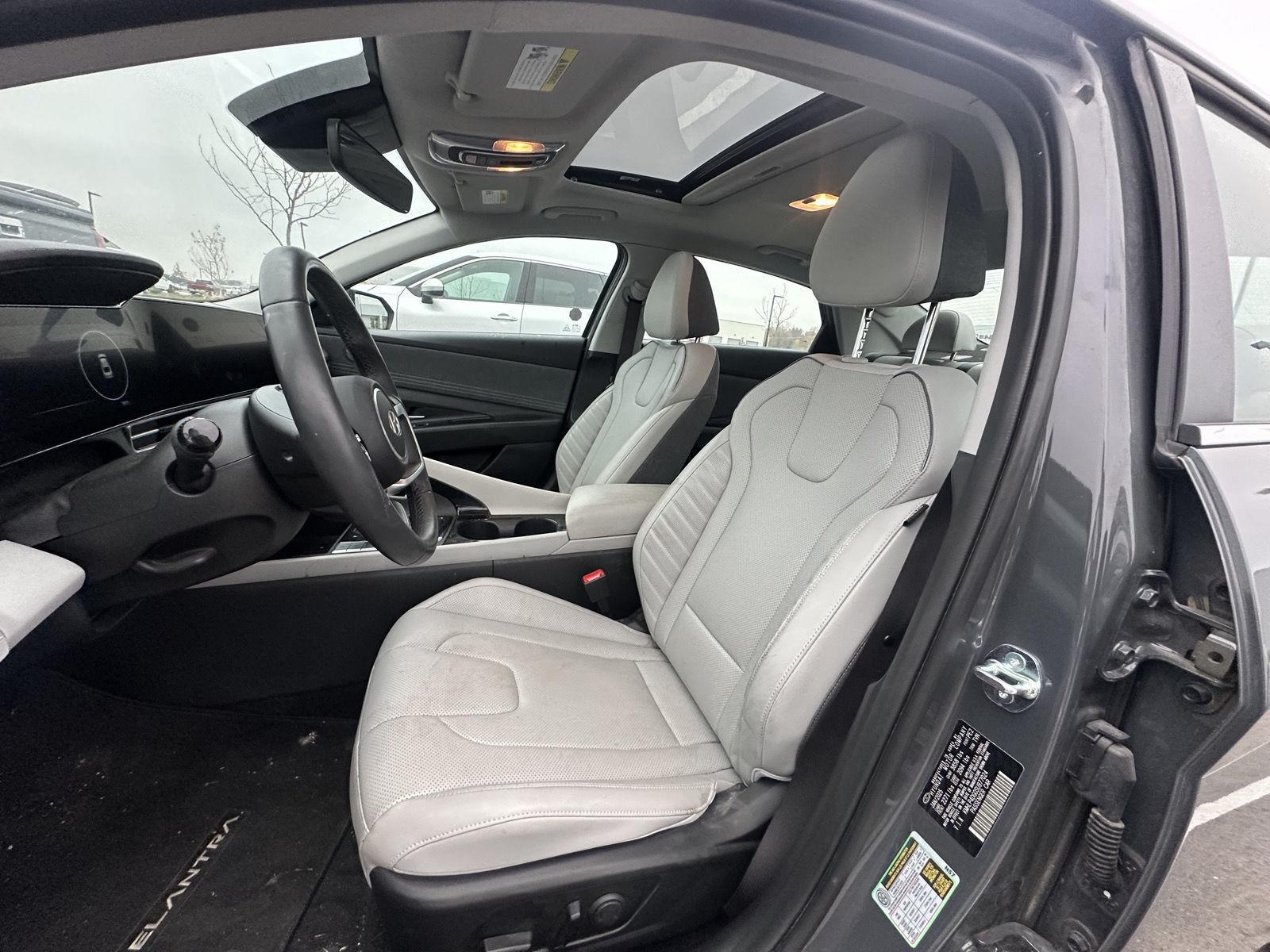 2025 Hyundai Elantra Limited photo 2