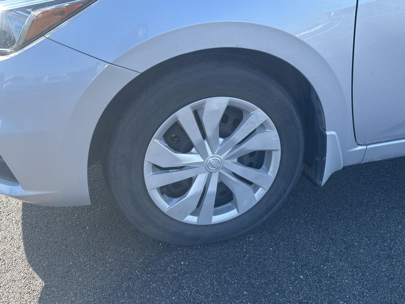 2020 Nissan Versa S photo 2