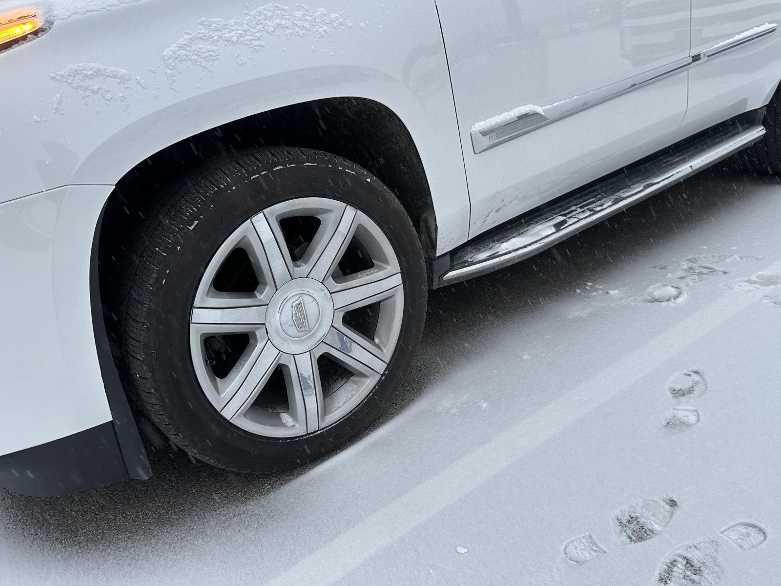 2016 Cadillac Escalade Luxury photo 3