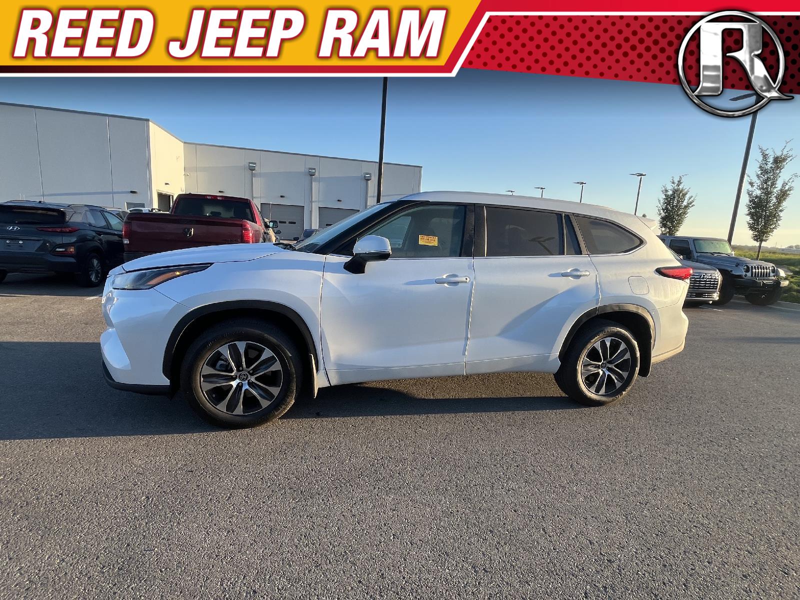 2023 Toyota Highlander XLE 2