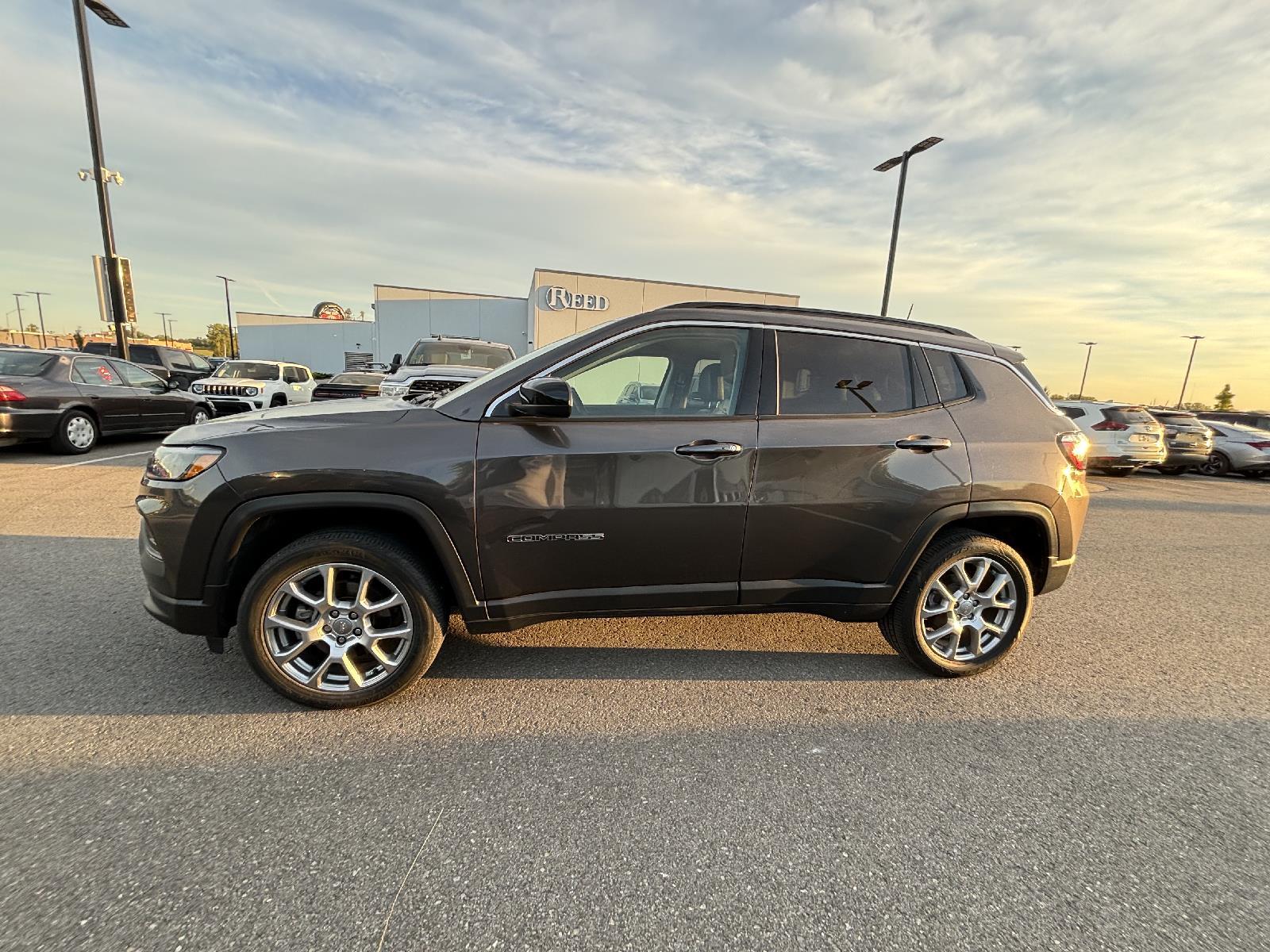 2022 Jeep Compass Latitude Lux 2