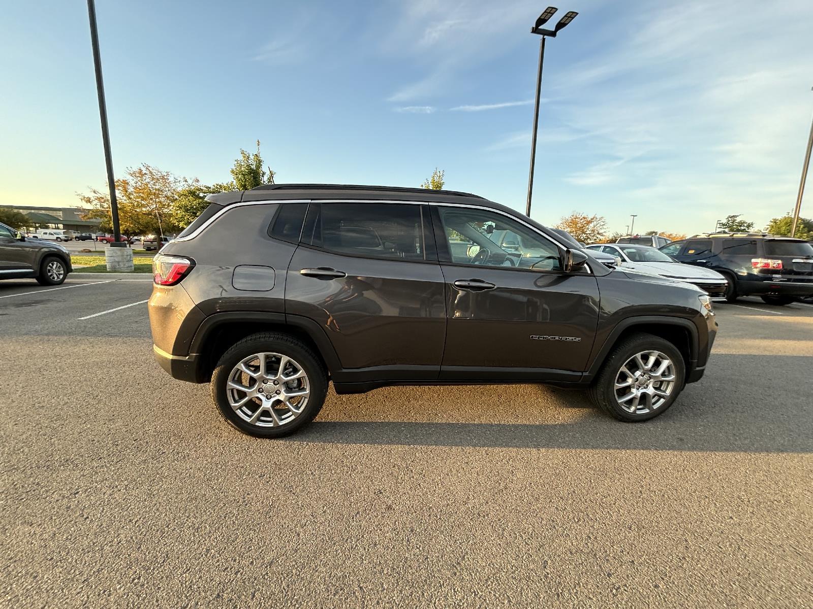 2022 Jeep Compass Latitude Lux 4