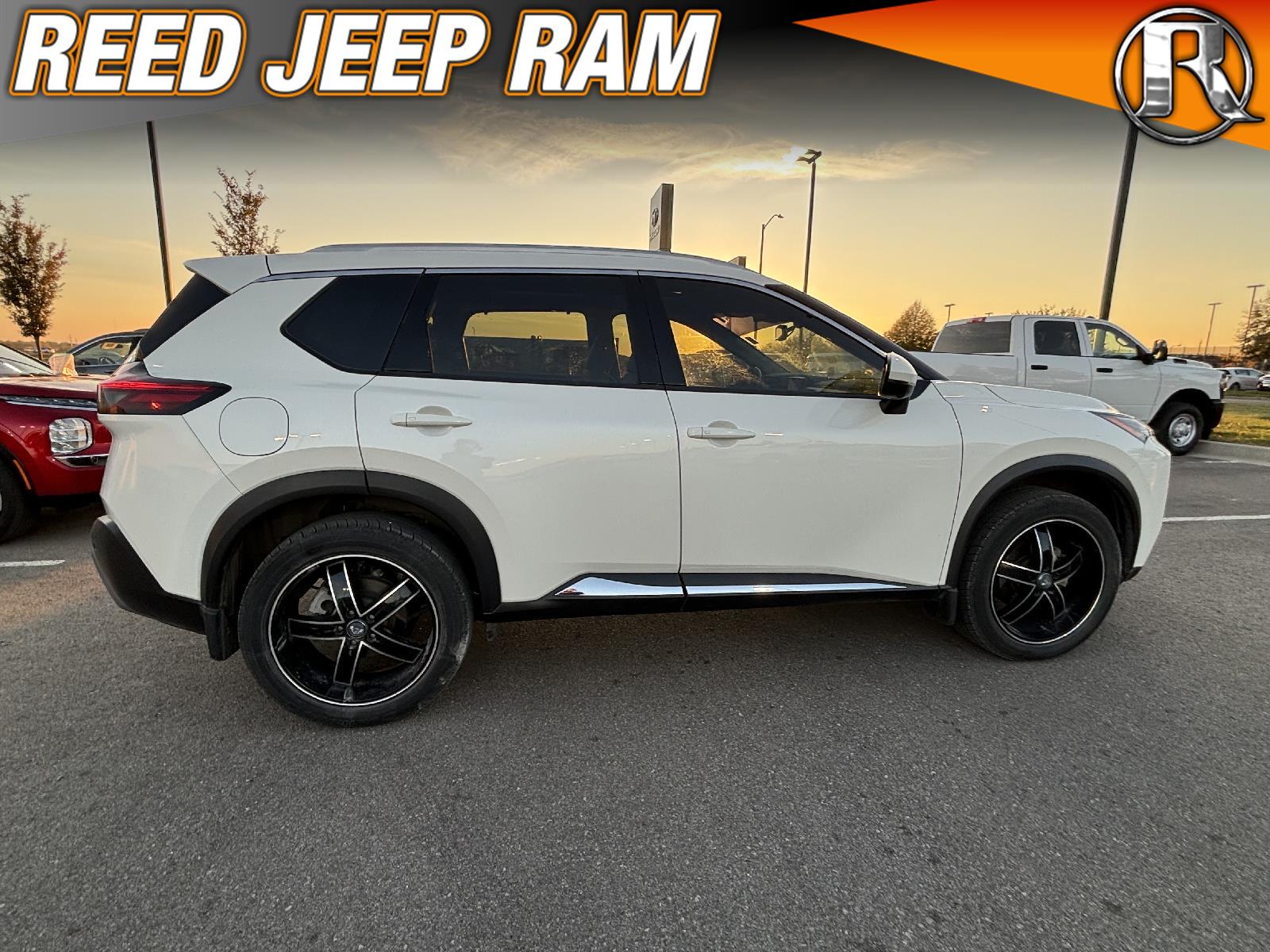 2021 Nissan Rogue SL 4