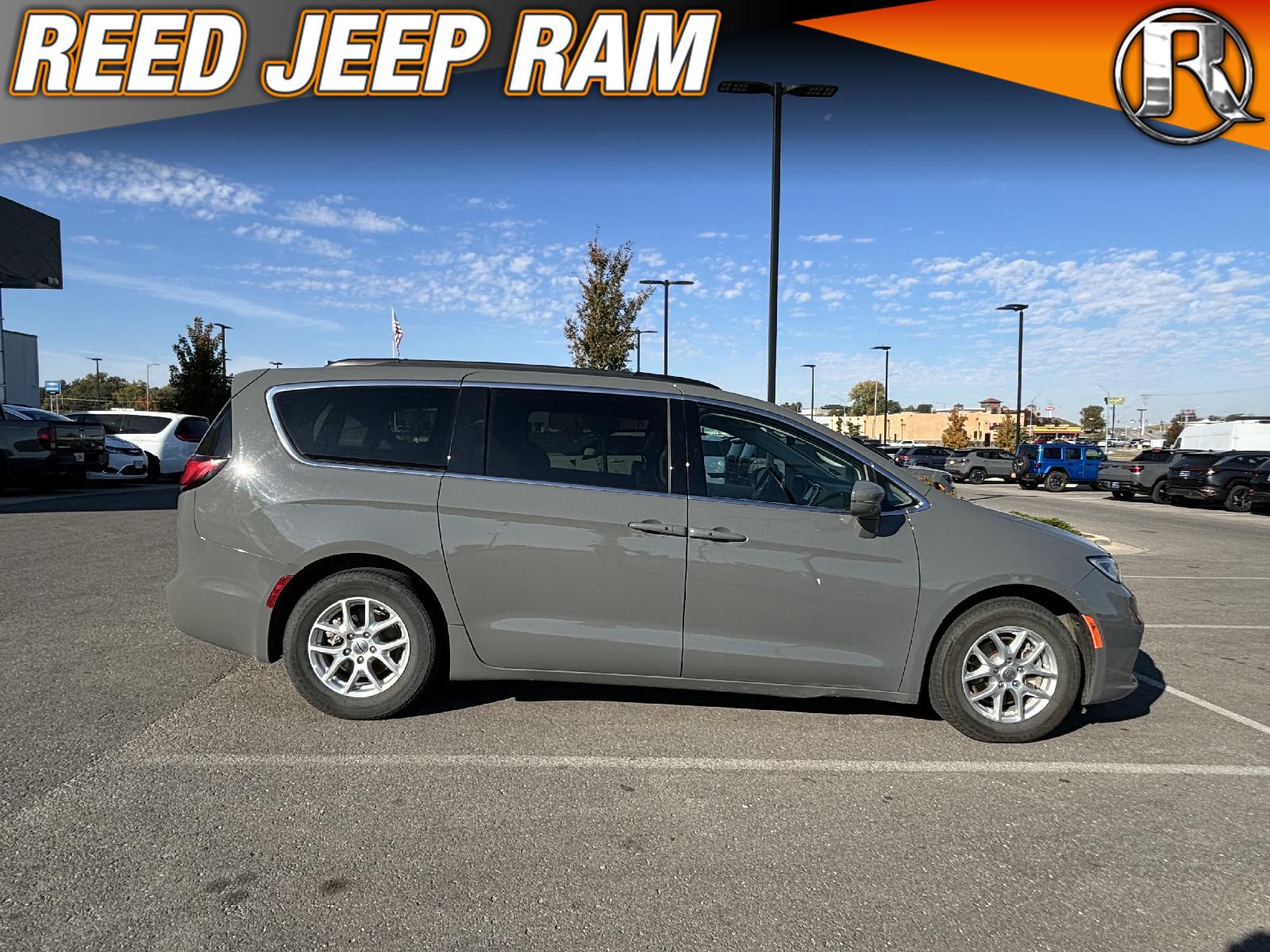 2022 Chrysler Pacifica Touring L 4