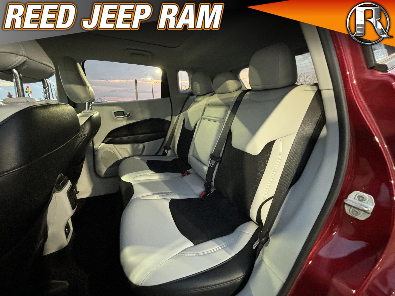 2018 Jeep Compass Latitude w/Sun/Wheel Pkg 8