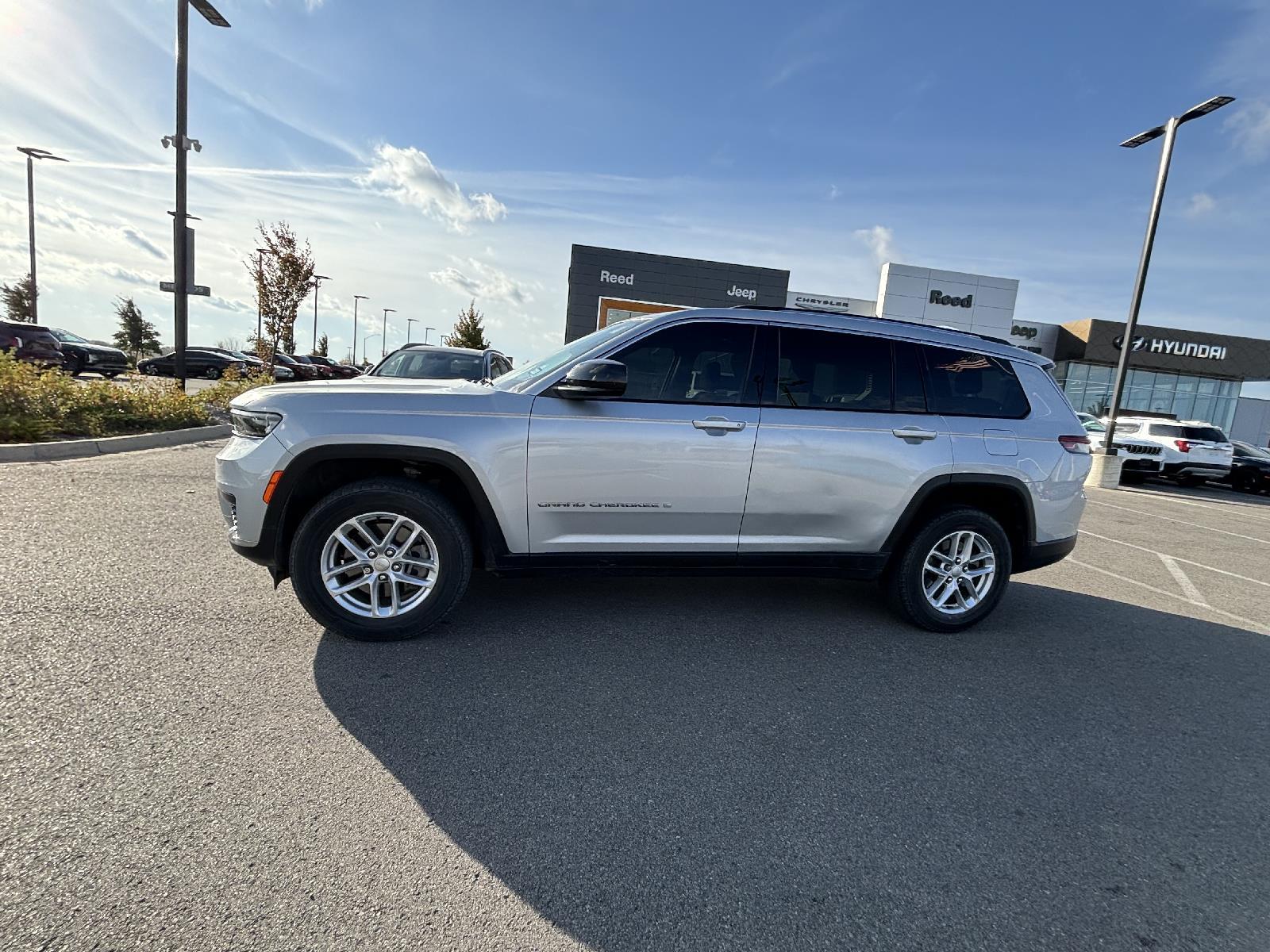 2022 Jeep Grand Cherokee L Laredo 2