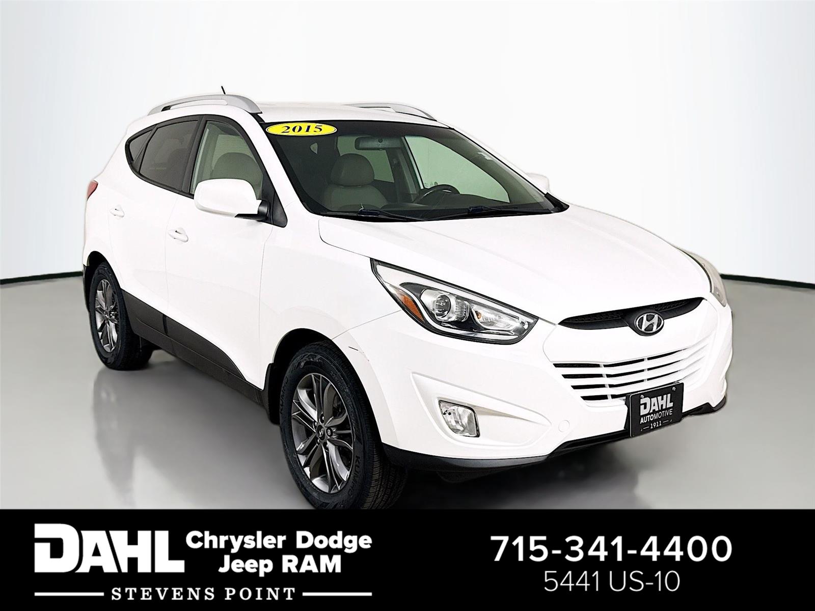 Winter White Solid 2015 Hyundai Tucson SUV / Crossover All-Wheel Drive Automatic