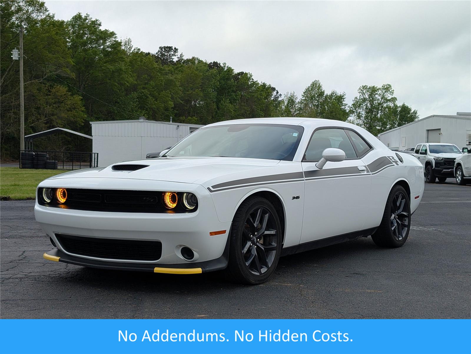 White Knuckle Clearcoat 2023 Dodge Challenger R/T RWD Coupe Rear-Wheel Drive 8-Speed Automatic