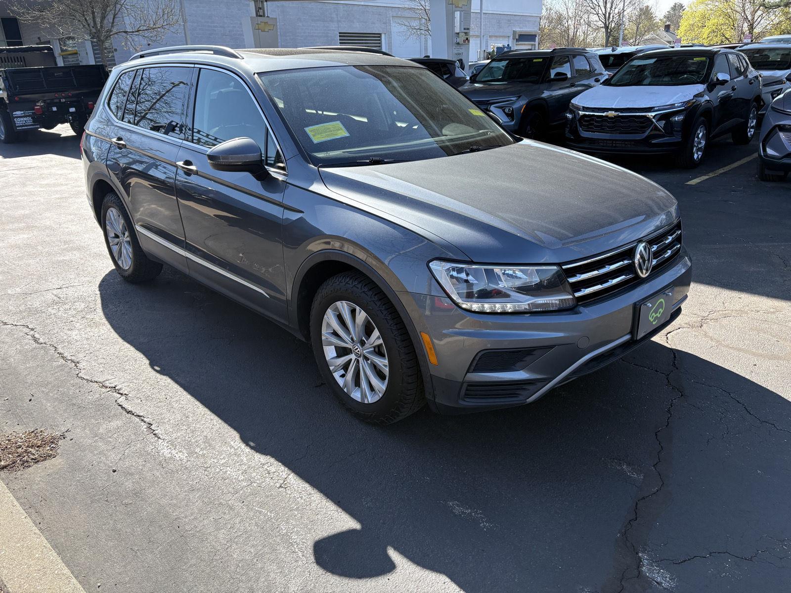 Platinum Gray Metallic 2018 Volkswagen Tiguan SE 4Motion SUV / Crossover All-Wheel Drive Automatic