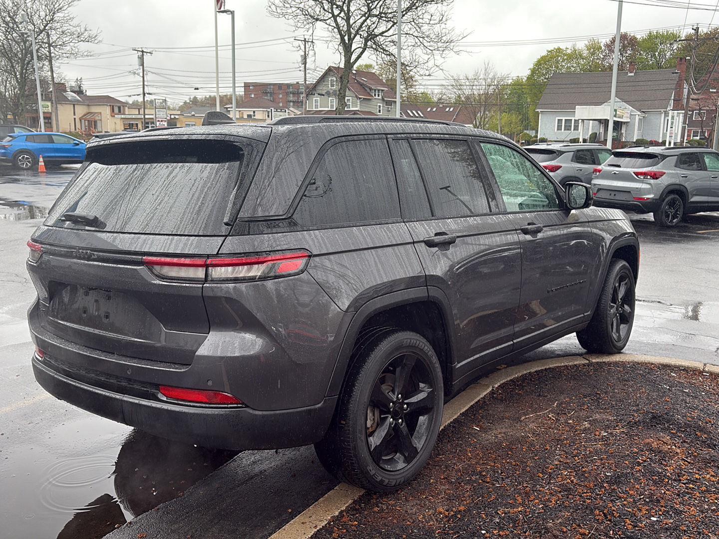View vehicle photo 4