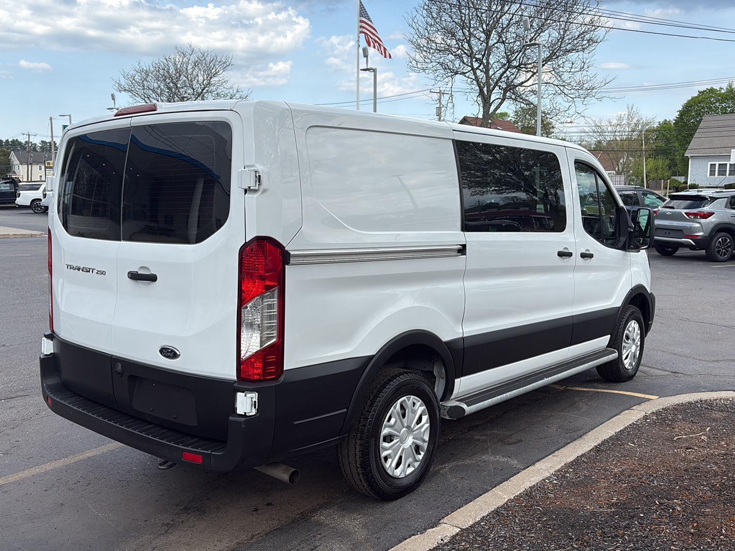 View vehicle photo 4