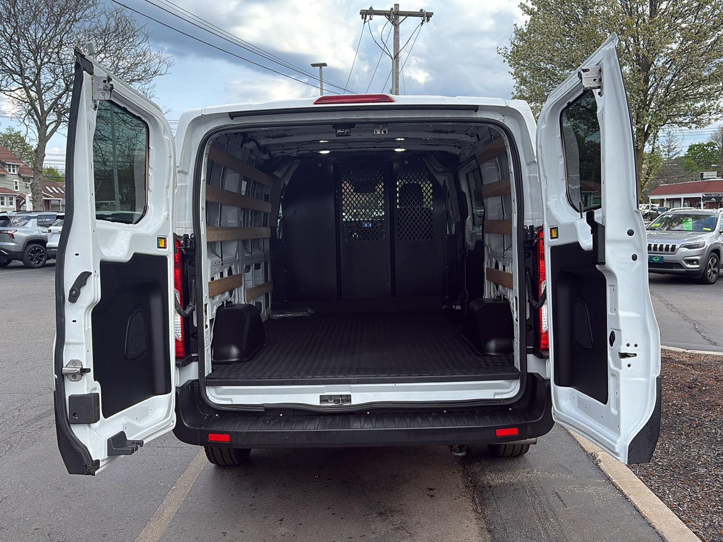 View vehicle photo 7