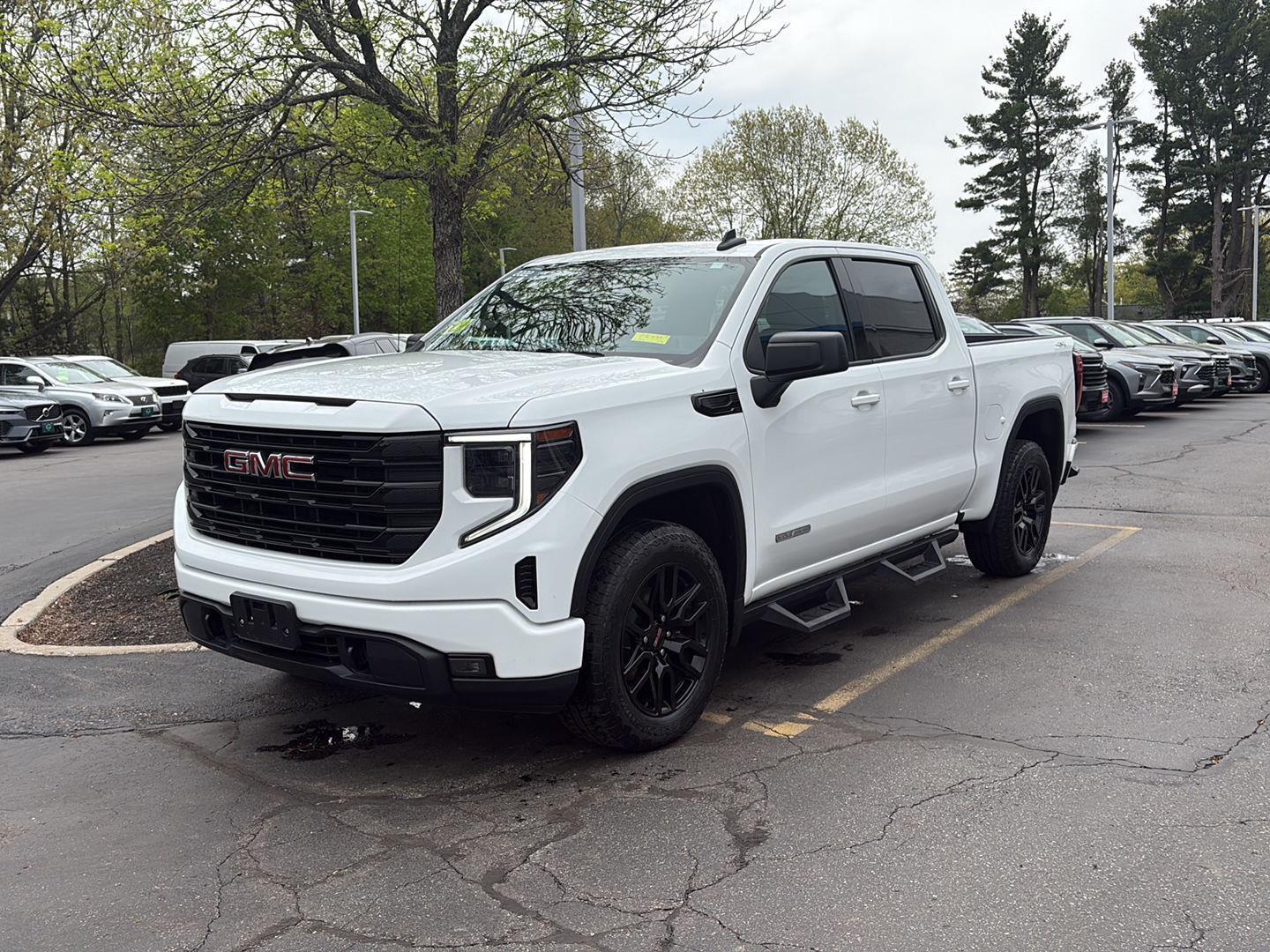 View vehicle photo 3
