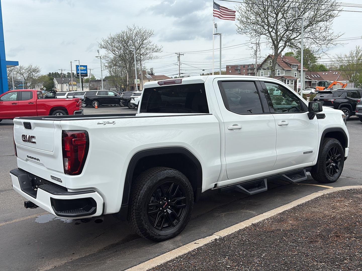View vehicle photo 4