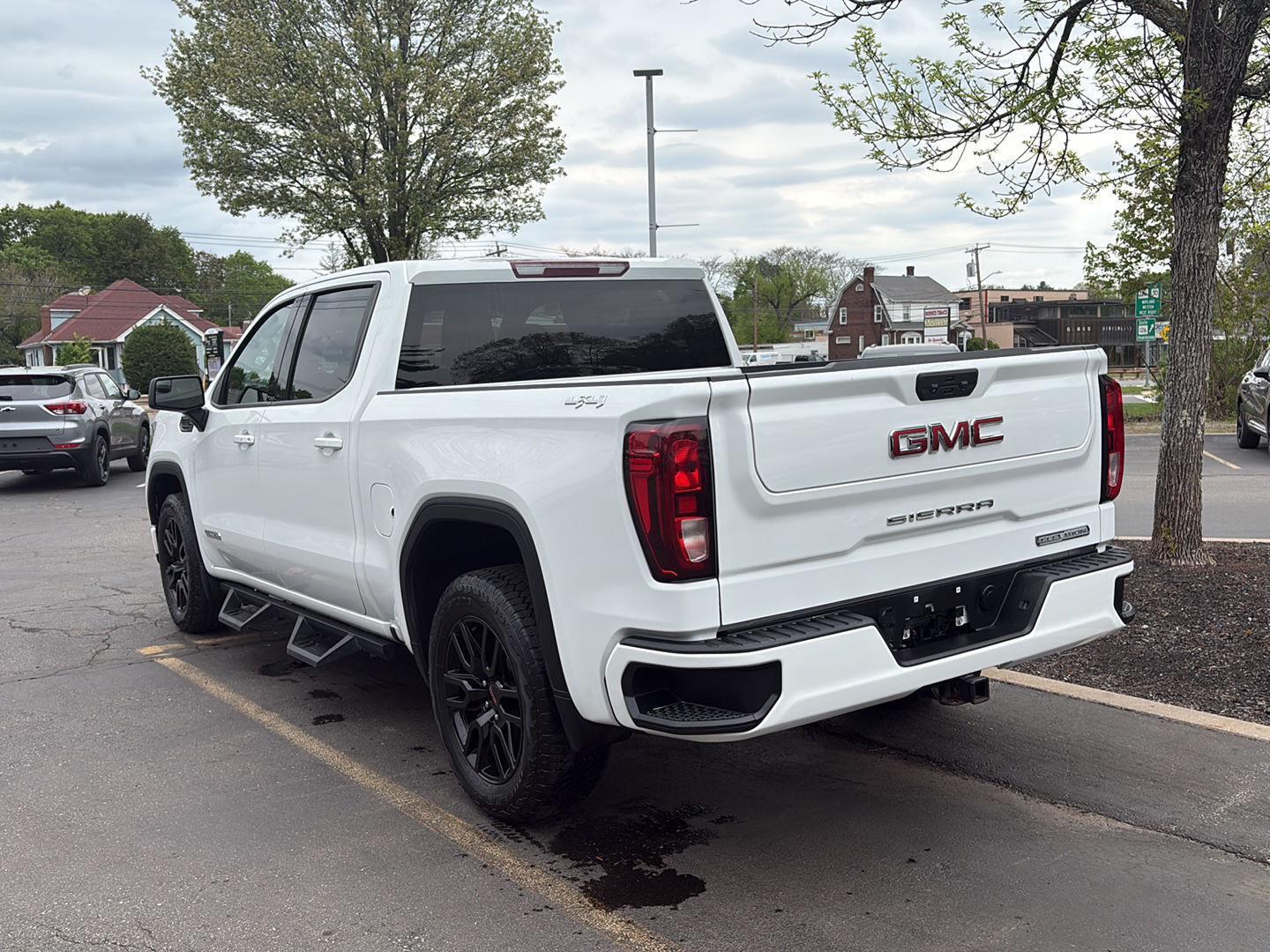 View vehicle photo 5