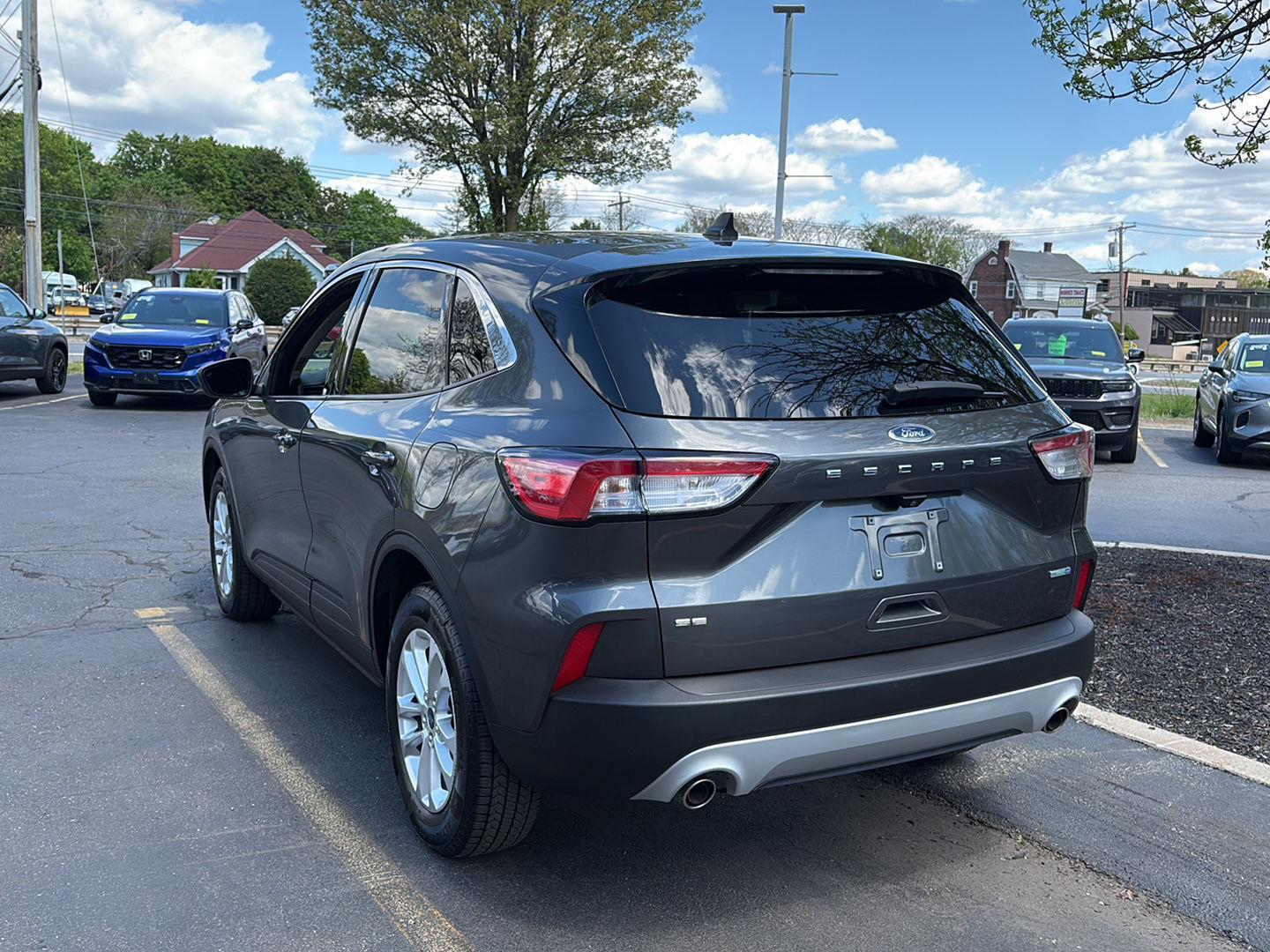 View vehicle photo 5