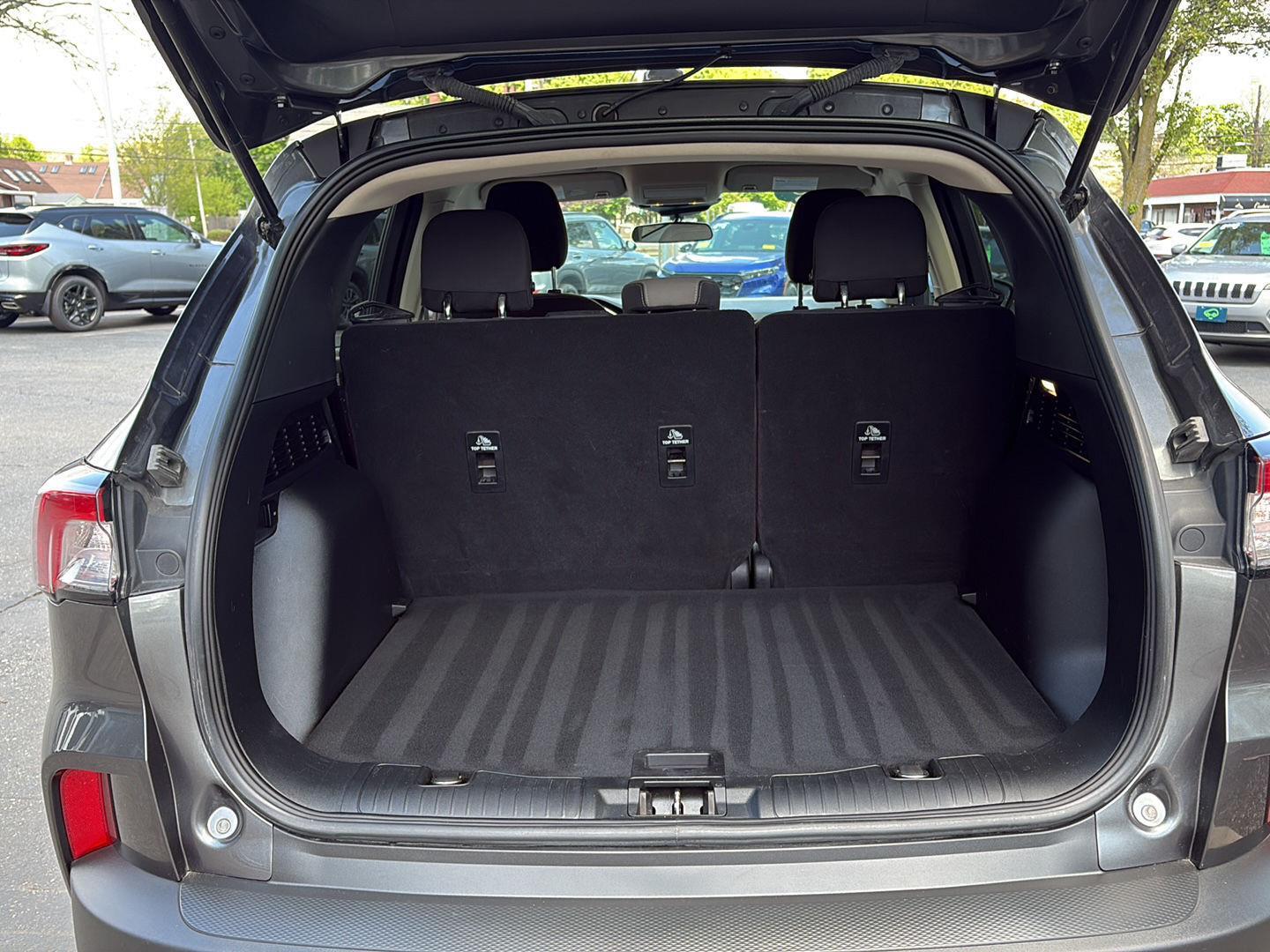 View vehicle photo 7