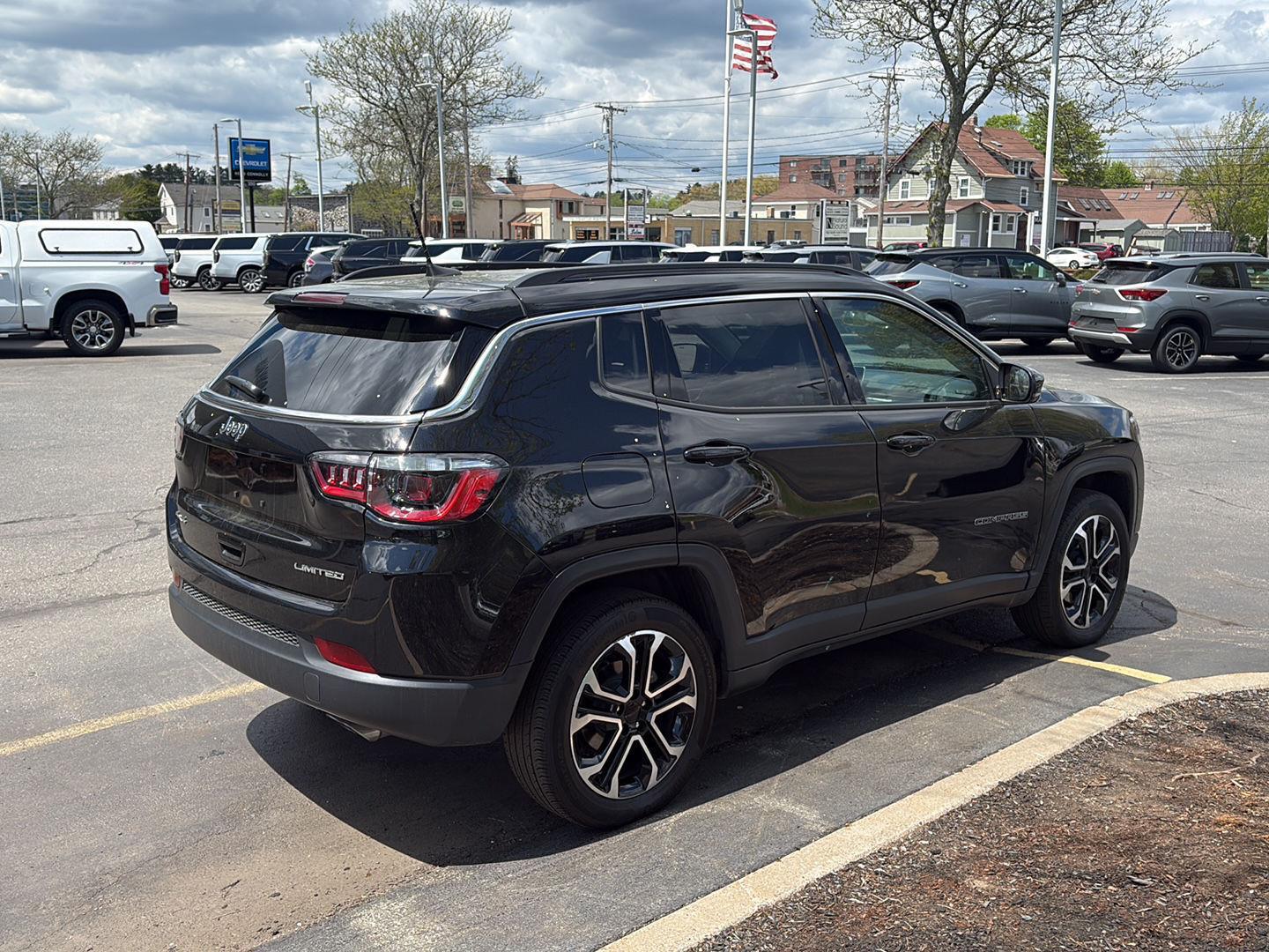 View vehicle photo 4