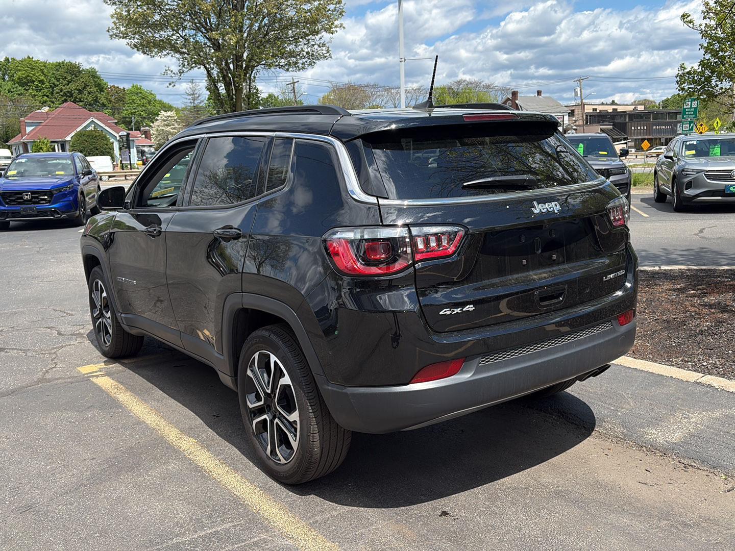 View vehicle photo 5