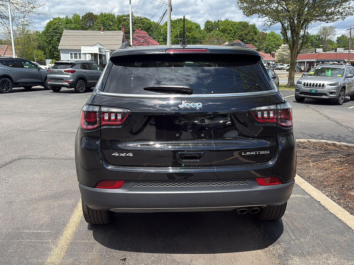 View vehicle photo 6