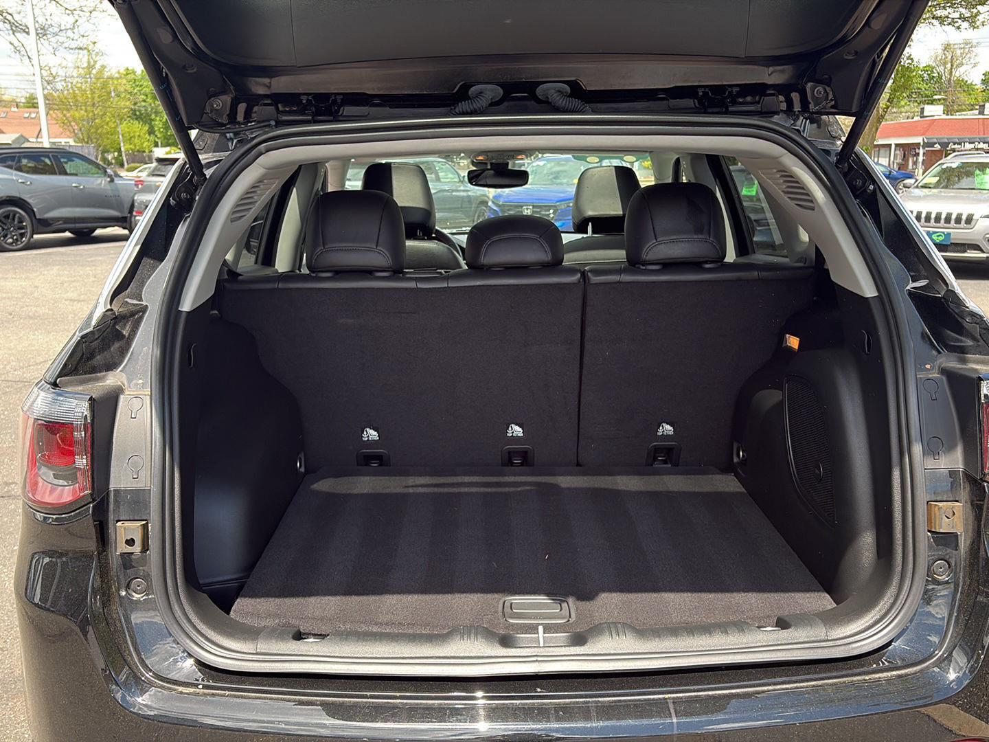 View vehicle photo 7