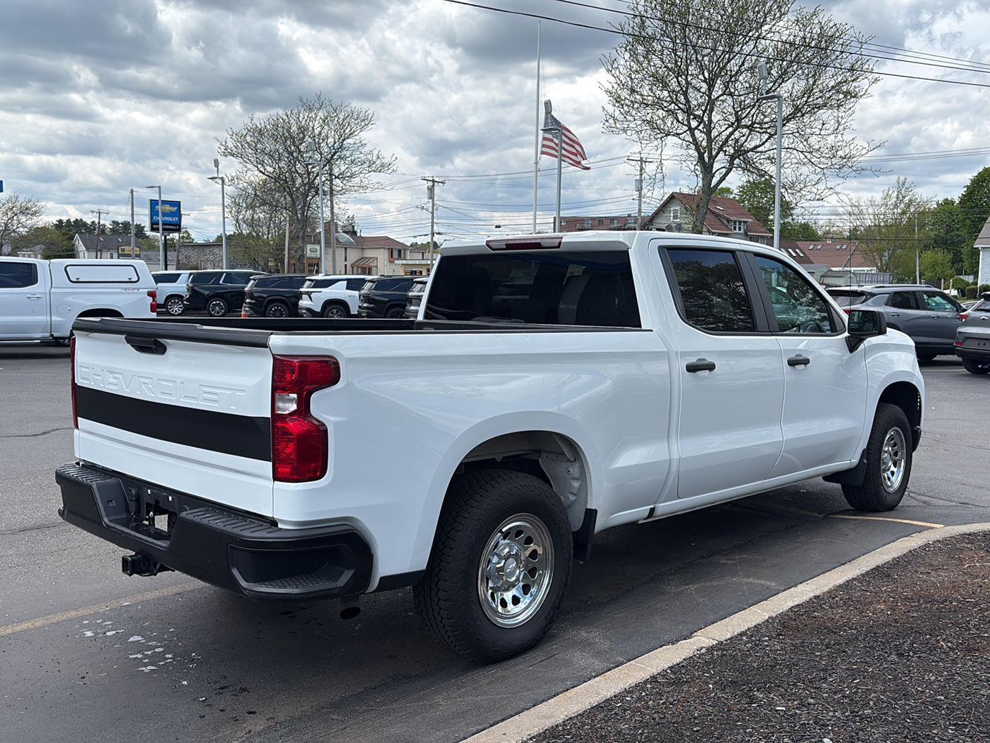 View vehicle photo 4
