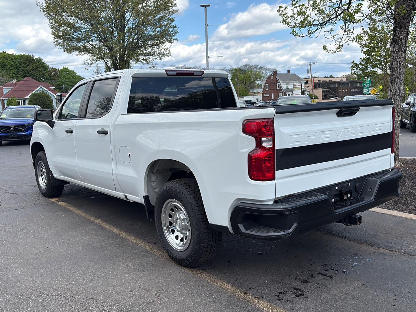 View vehicle photo 5
